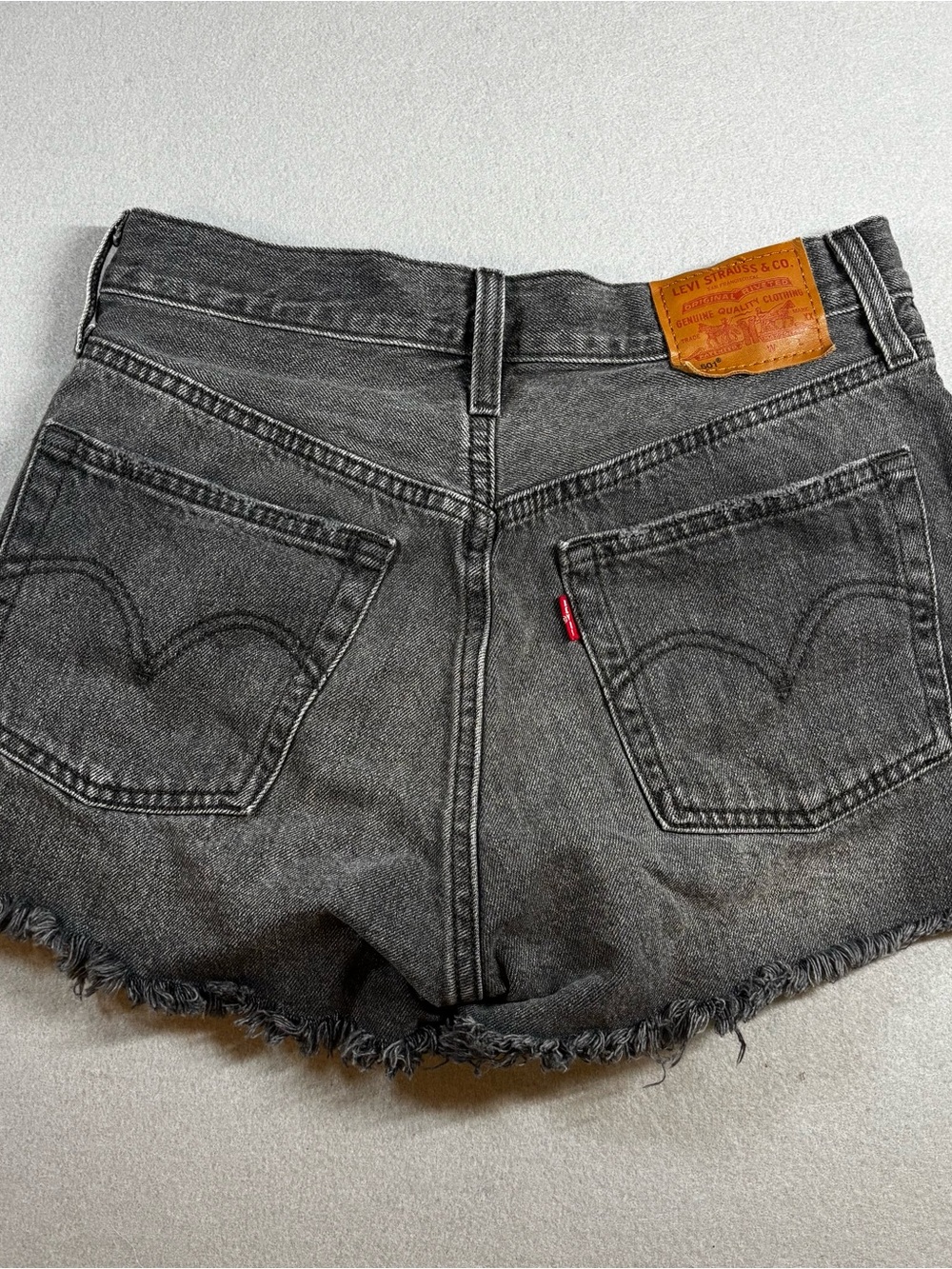 Levi’s 501 Washed Black Denim Cutoff Button Fly Shorts - Picture 8 of 8